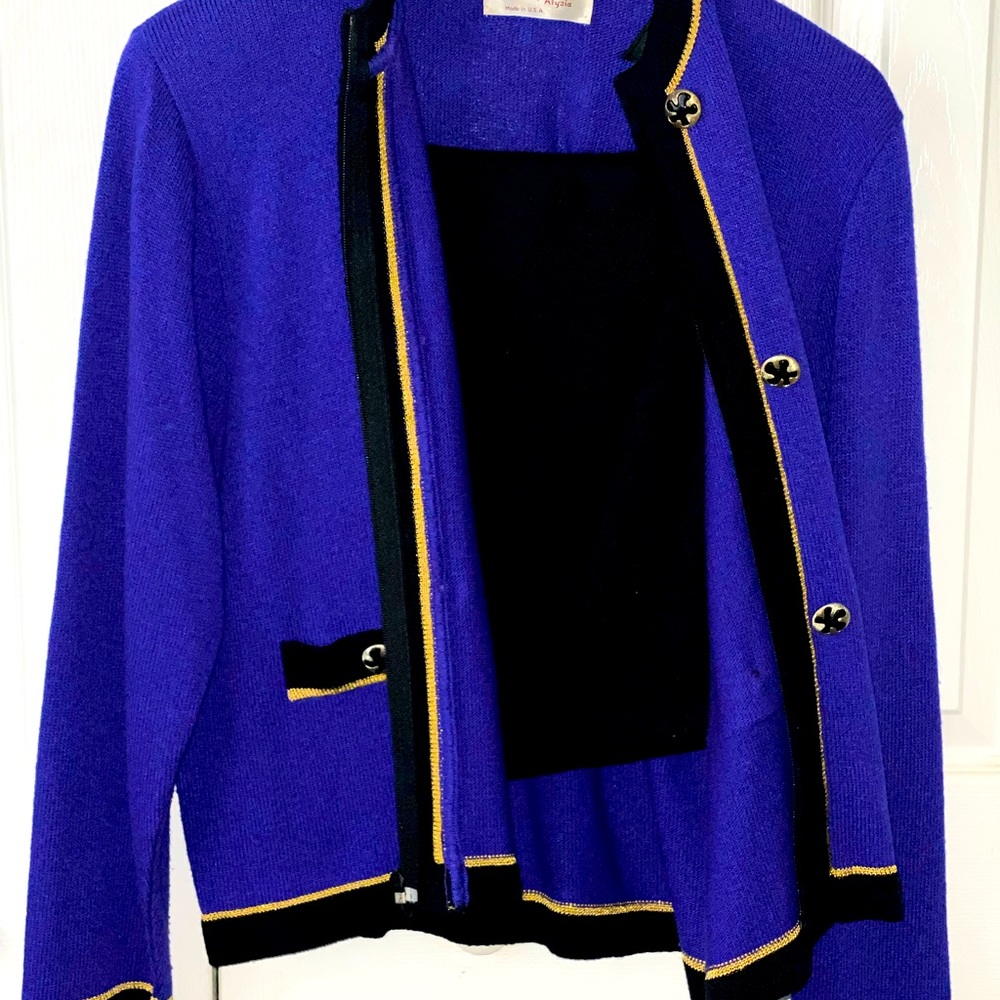 Blue/Purple trimmed in gold, 2 piece knit